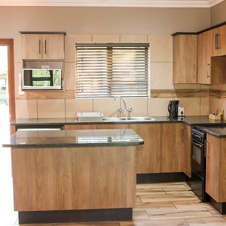 Rip Van Winkel Guest House Lephalale Bagian luar foto