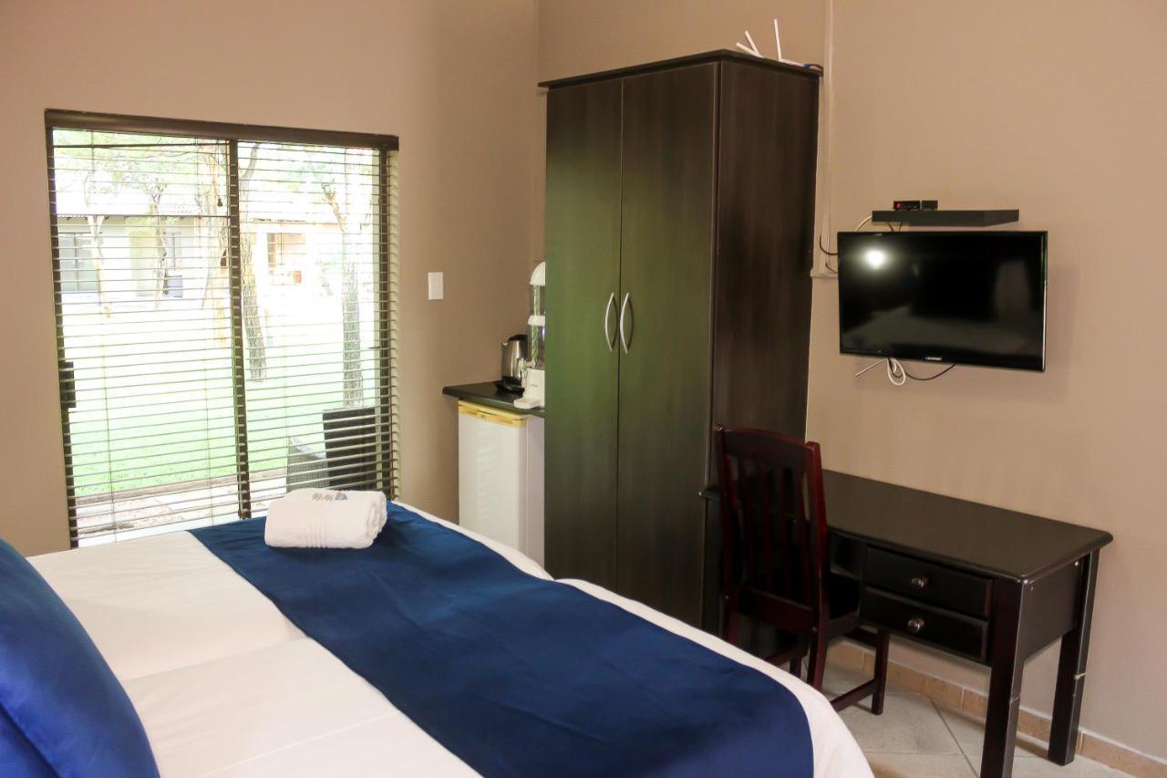 Rip Van Winkel Guest House Lephalale Bagian luar foto