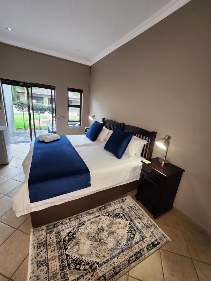 Rip Van Winkel Guest House Lephalale Bagian luar foto