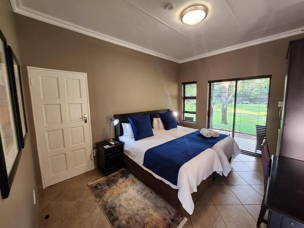 Rip Van Winkel Guest House Lephalale Bagian luar foto